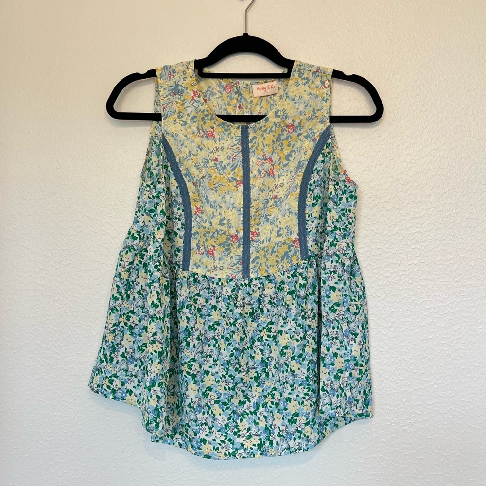 NWT Hailey & Co floral top - Picture 2 of 3